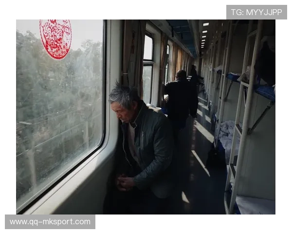 季票球迷为保护女孩在火车上被捅至重伤，森林老板负担费用，火车上的女孩